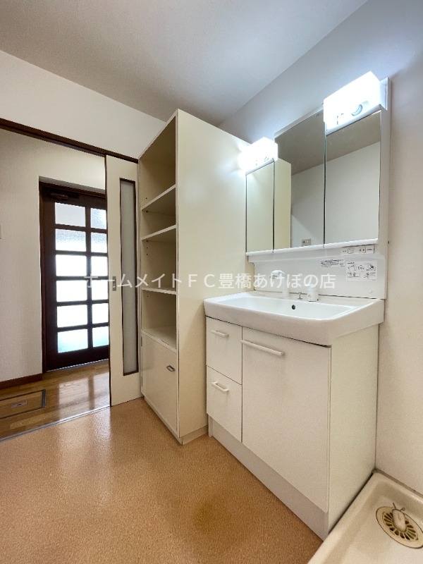 洗面設備　同型別部屋写真（反転）