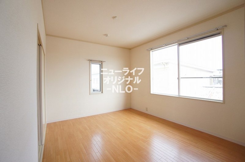 その他部屋・スペース　洋室は窓が2面あるので通風・日当たり良好です！