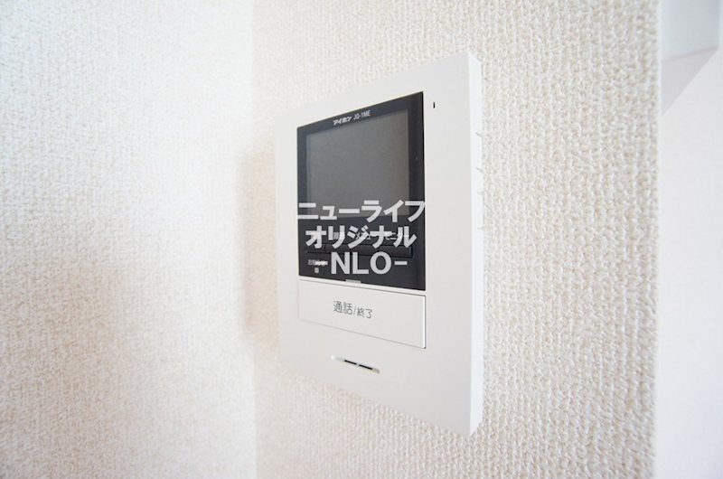 セキュリティ　来訪者を確認出来るモニター付きのインターホンで安心☆