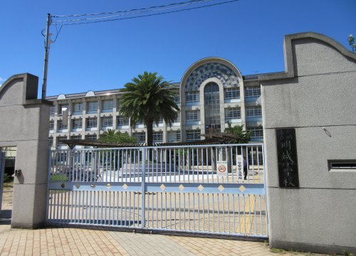小学校　尼崎市立明城小学校（小学校）まで671m