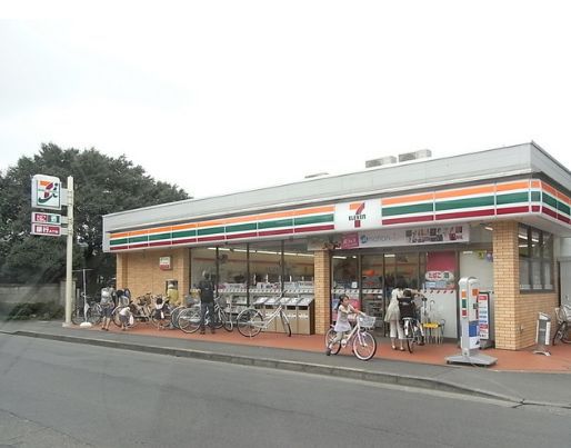 コンビニ　セブンイレブン（コンビニ）まで592m