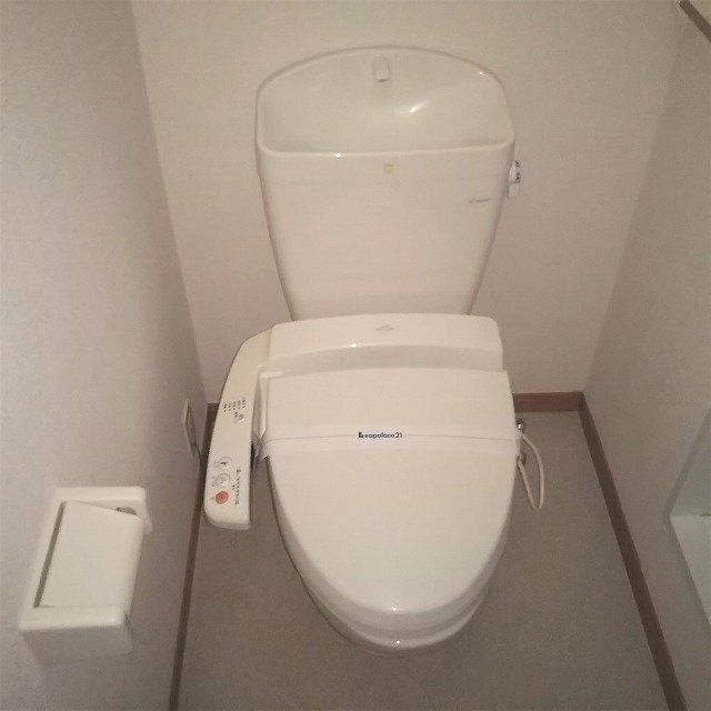 その他　温水洗浄便座完備