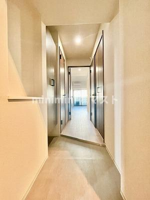玄関　※同マンション別間取り参考写真です