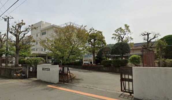 中学校　平塚市立山城中学校（中学校）まで779m