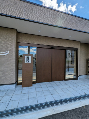 エントランス　玄関オートロック付き