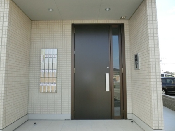 エントランス　オートロック付き玄関です