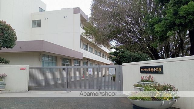 小学校　那珂川市立安徳小学校（小学校）まで260m