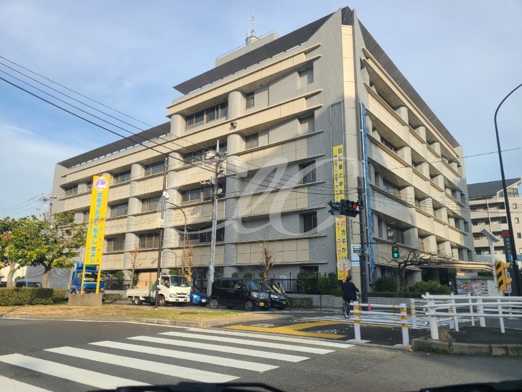 警察署・交番　綾瀬警察署（警察署・交番）まで489m