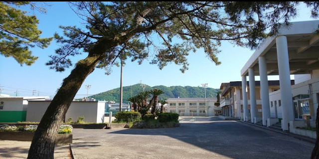小学校　徳島市立千松小学校（小学校）まで936m