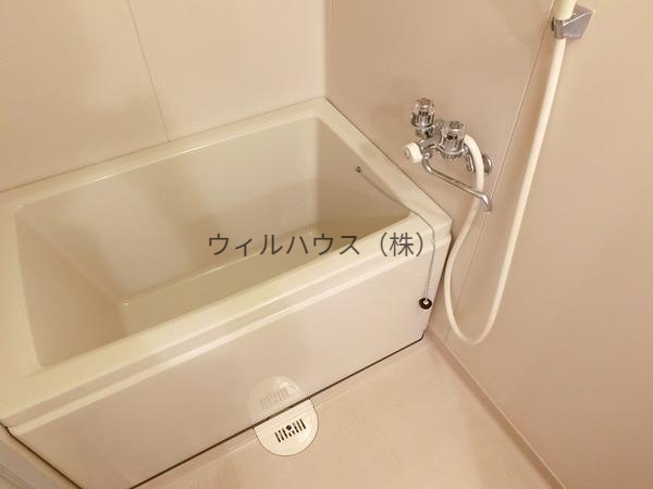 バス・シャワールーム　キレイにリフォームされています！
