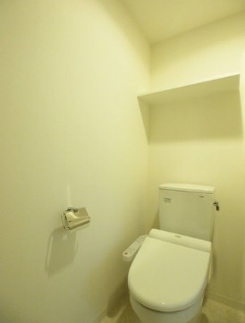 トイレ　※同じ間取り別部屋の写真です