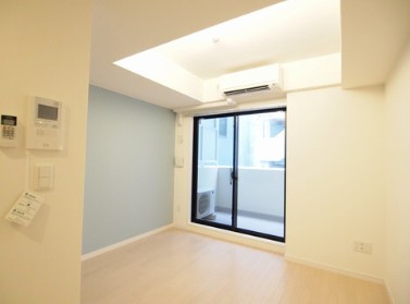 居室・リビング　※同じ間取り別部屋の写真です。壁・床の色は部屋ごとに違います