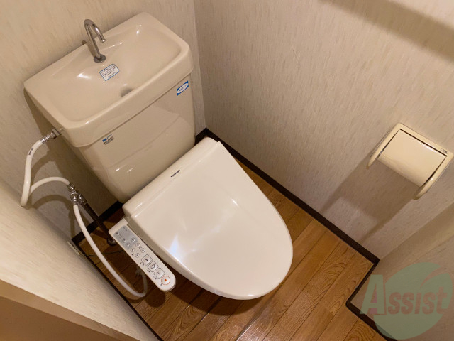 トイレ　トイレは温水洗浄便座です。嬉しいですね。