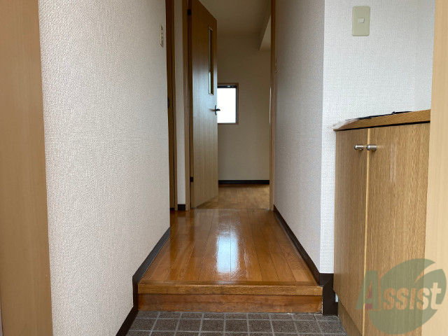 玄関　玄関を外から撮影致しました。奥行き感をつかめたでしょうか？