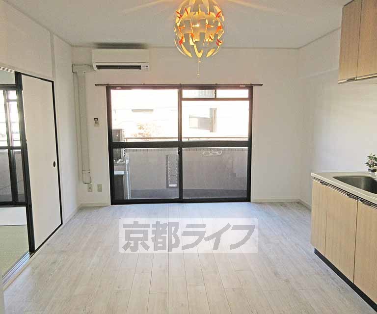 居室・リビング　とっても広々開放的なＬＤＫ１０帖です！