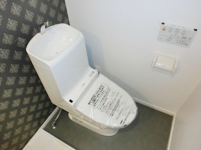 トイレ　温水洗浄便座