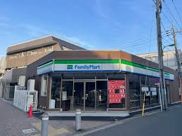 コンビニ　ファミリーマート 喜多見店（コンビニ）まで490m
