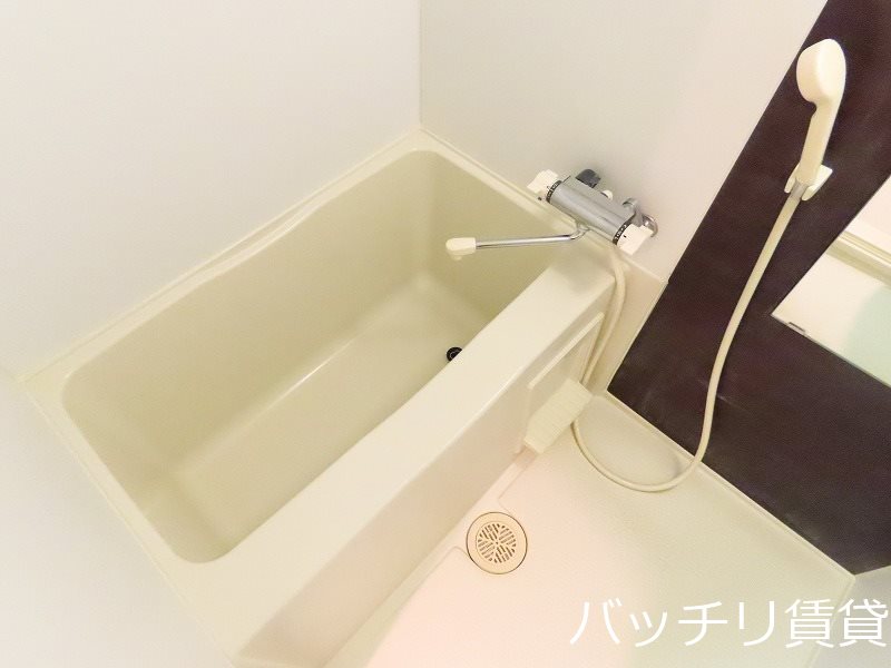 バス・シャワールーム　同型タイプの為、現状を優先致します。