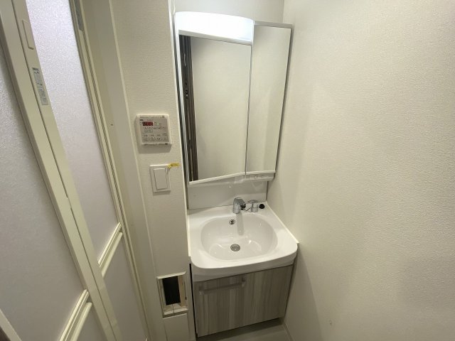 洗面設備　モデル写真