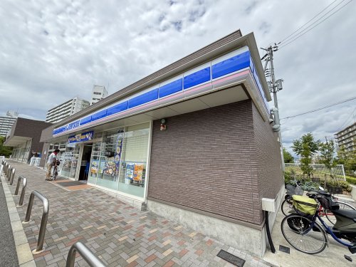 コンビニ　ローソン 西宮武庫川団地前駅店（コンビニ）まで381m
