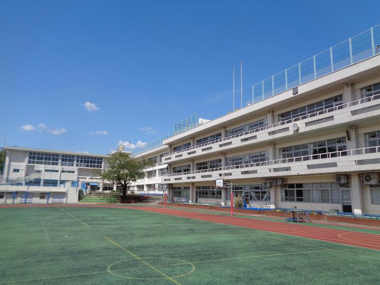 小学校　大田区立田園調布小学校（小学校）まで949m