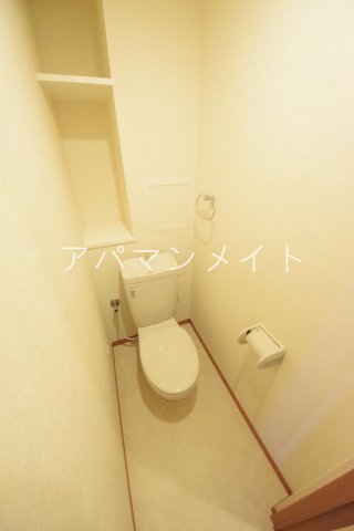 トイレ　シンプルなデザインのトイレです