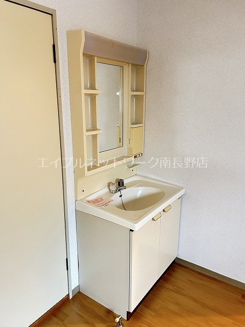 洗面設備　参考：103号室（内装・設備が異なる場合があります。）