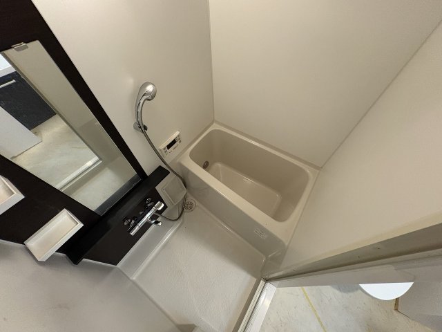 バス・シャワールーム　コンパクトで使いやすいお風呂です