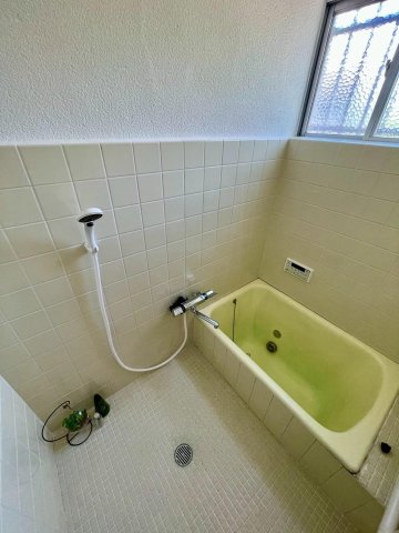 バス・シャワールーム　お風呂スペースが広くてリラックスできます。