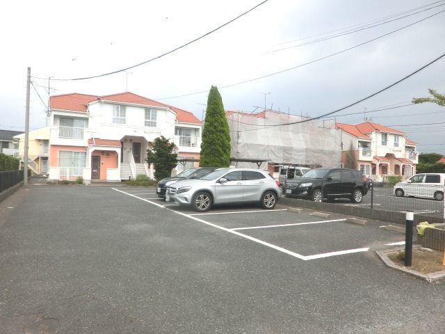 駐車場　敷地内駐車場