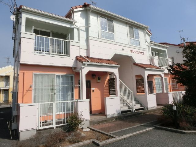 建物外観　全戸角部屋　２年に１度の更新料が無料です