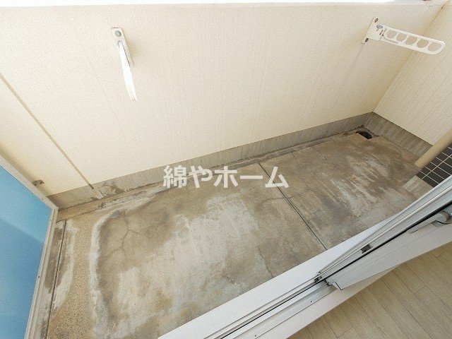 バルコニー　外からの目が気にならないバルコニーで洗濯物が干せます