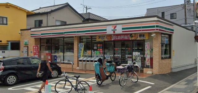 コンビニ　セブンイレブン鳩ケ谷坂下3丁目店（コンビニ）まで615m