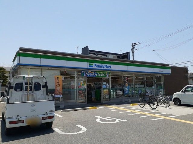 コンビニ　ファミリーマート（コンビニ）まで563m