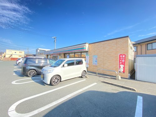 コンビニ　セブンイレブン 松阪垣鼻町店（コンビニ）まで136m