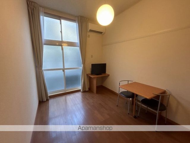 レオパレスクレールの居間写真