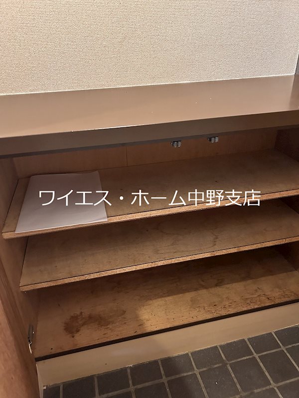 都営大江戸線 中野坂上駅 徒歩6分 4階建 築46年の内装写真