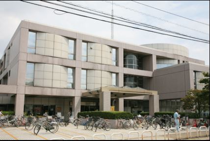 図書館　世田谷区立中央図書館（図書館）まで781m
