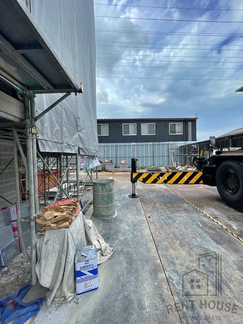 駐車場　外観（建築中）