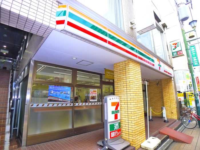 コンビニ　セブンイレブン（コンビニ）まで129m