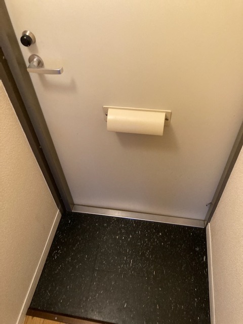 レオパレス河の玄関写真