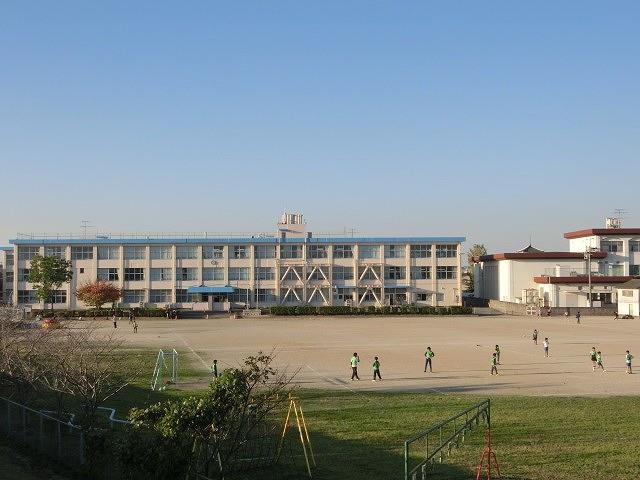 小学校　中間小学校（小学校）まで650m