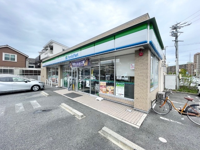 コンビニ　ファミリーマート（コンビニ）まで280m