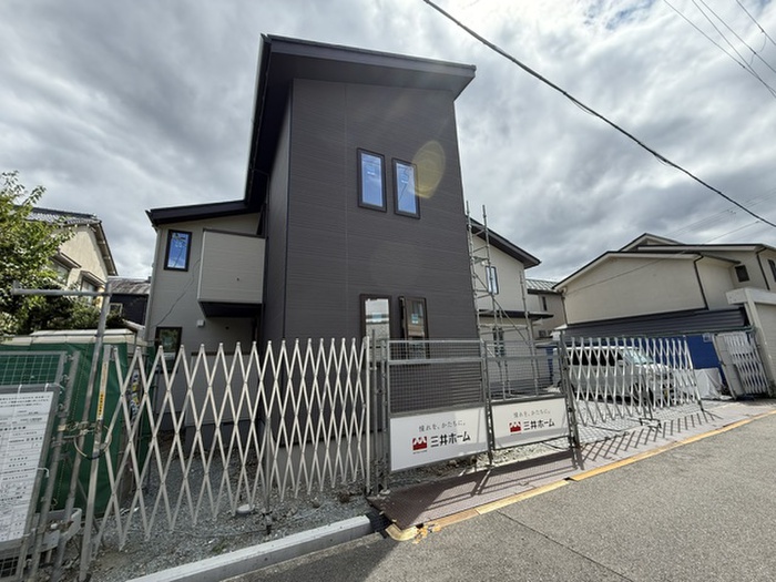 建物外観　建築中