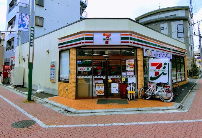 コンビニ　セブンイレブン葛飾亀有5丁目店（コンビニ）まで62m