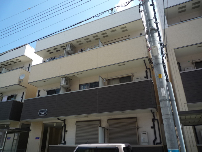 フジパレス吹田ウエストIII番館の外観写真