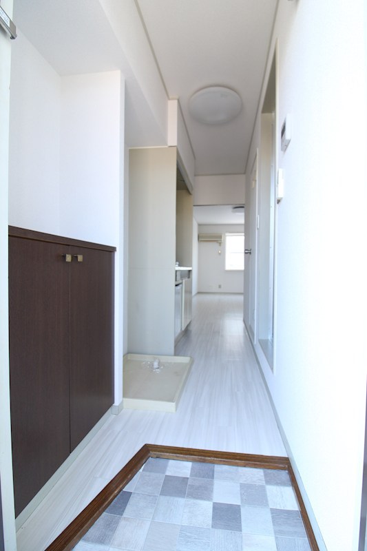玄関　※同仕様別部屋参考画像