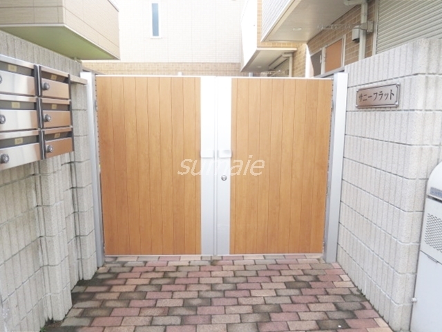 エントランス　こちらが入口です☆