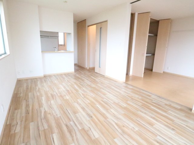 ルミエール木津南の居間写真