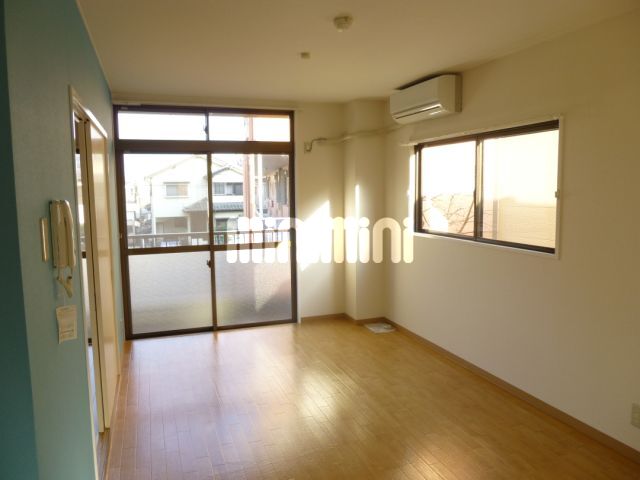 居室・リビング　角部屋のお部屋